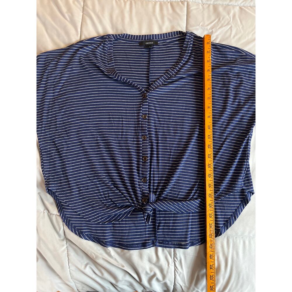 Forever 21 blue and white striped twist front cropped boxy tshirt‎ size S